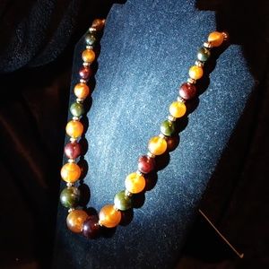 VINTAGE LUCITE NECKLACE